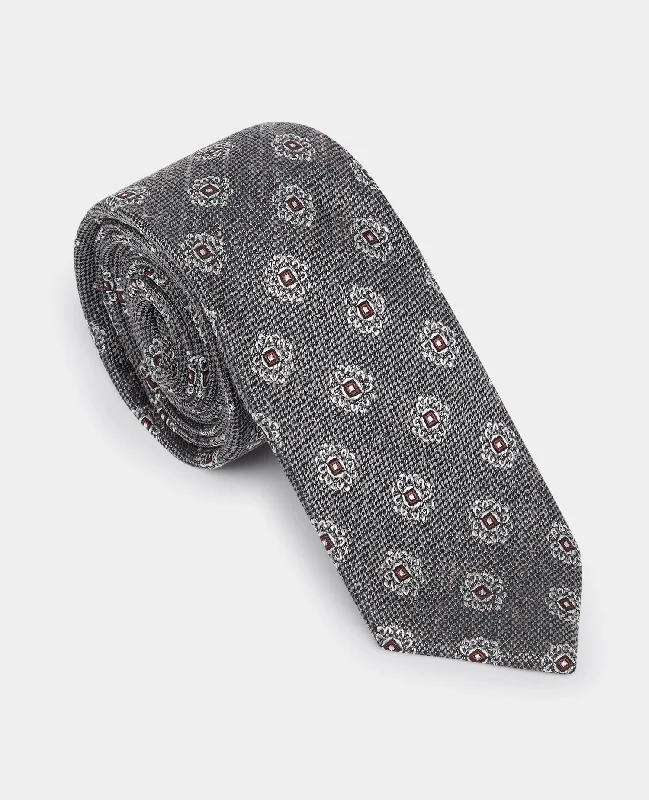 Men's Suits with Pleated TrousersGeometric Design Tie