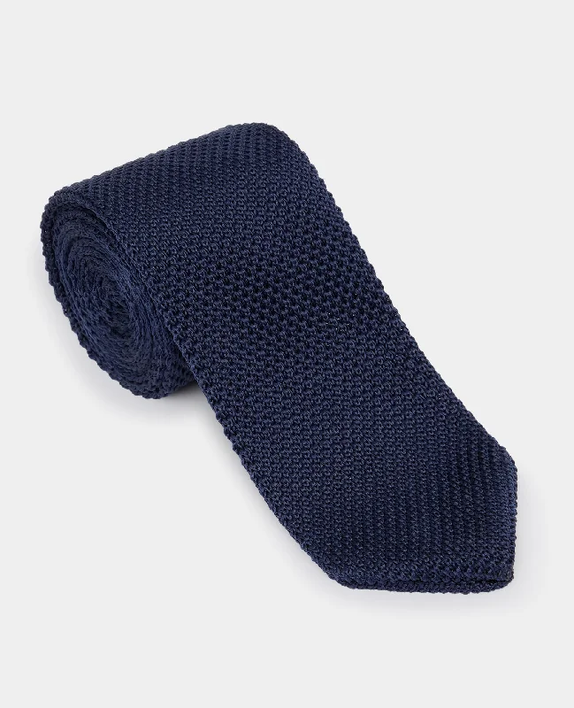 Men's Suits with Three-Button JacketsPlain Knitted Narrow Tie